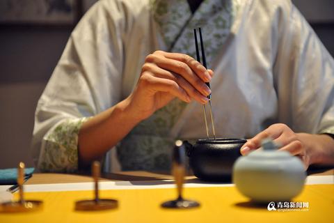 当国际风云激荡时，一炉香如何成为你的「心理避风港」？